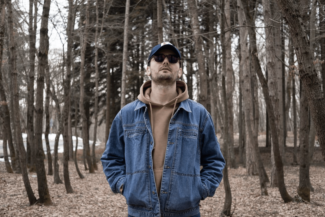 Accessorizing with Sunglasses for Different Seasons