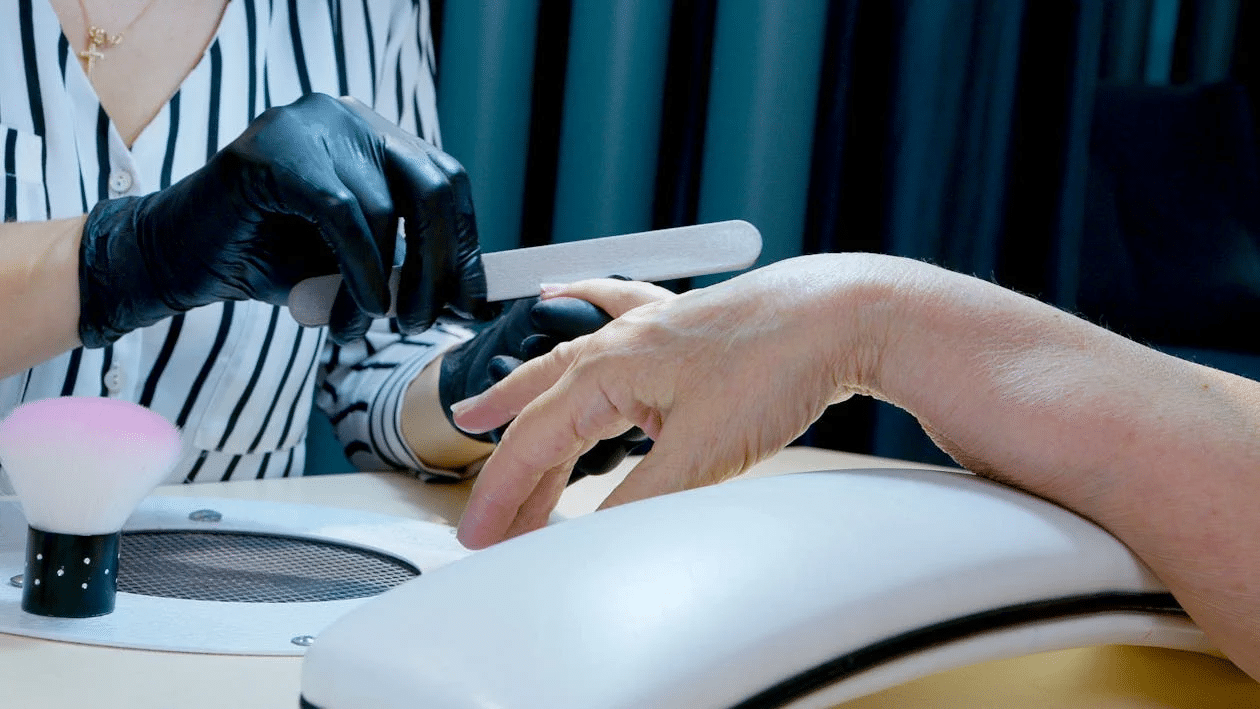 What to Expect During a Manicure